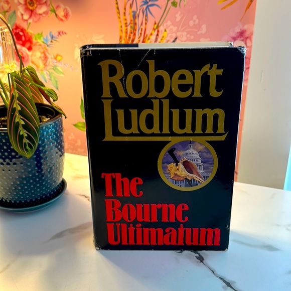 Robert Ludlum The Bourne Ultimatum First Edition Hardcover Novel - Picture 1 of 10
